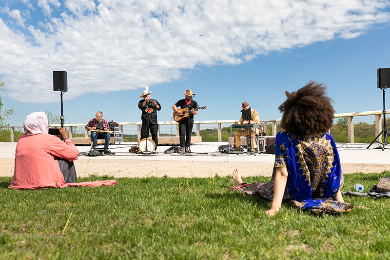 Buffalo Weavers perform on the KLAS Overlook